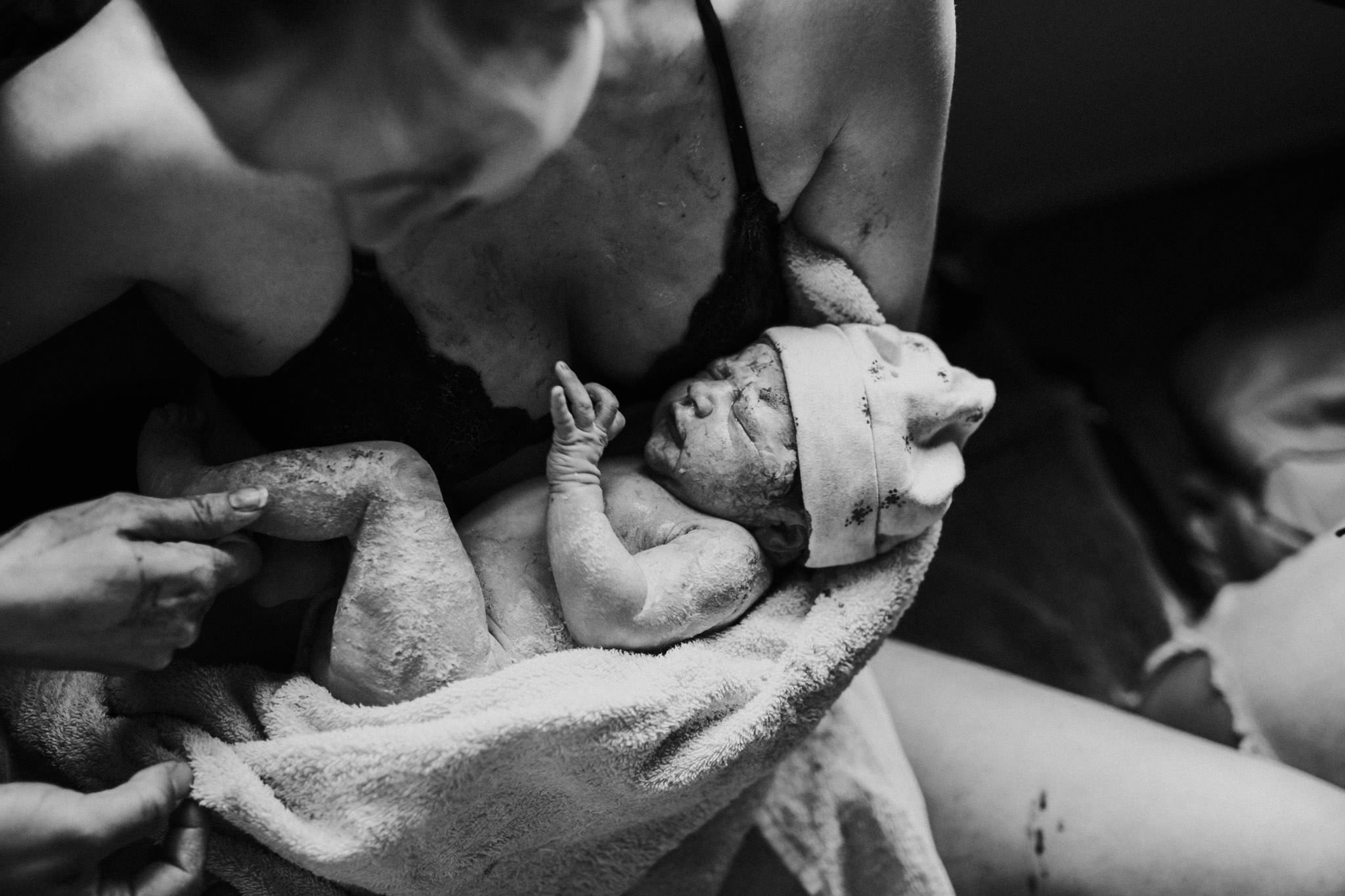 baby born at home photographed by Shan Radford